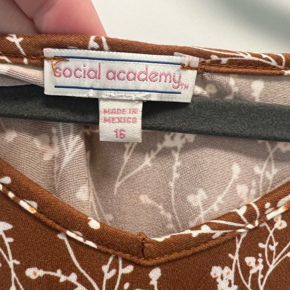 Perfect dress for Fall pictures! - Picture 3 of 4